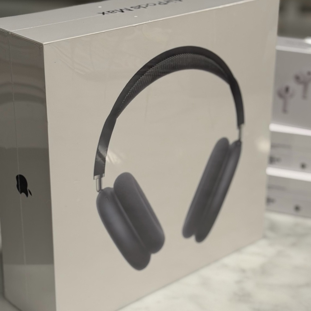 Apple AirPods Max with Smart Case in White